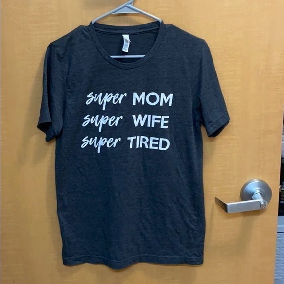🌟 Super mom t-shirt size small - Picture 1 of 3